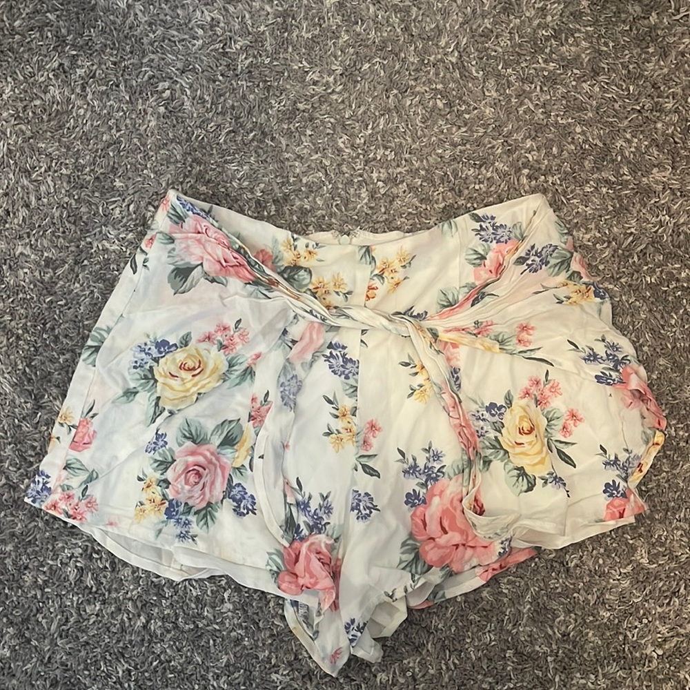 floral shorts with tie in front, zipper in the back
